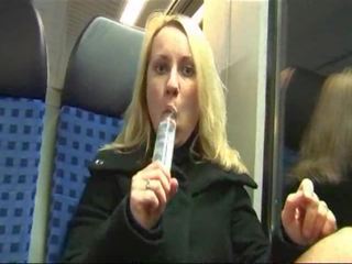 德語 懶婦 手淫 和 性交 上 一 火車